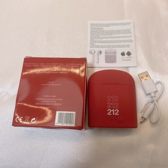 Carolina Herrera 212 Red Wireless Earbuds,Bluetooth In-Ear, Charging Case, Boxed - Picture 3 of 7